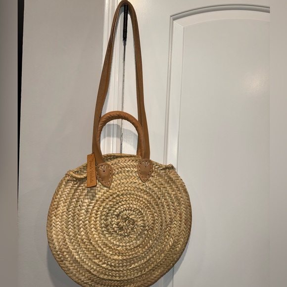 LIKE NEW! FRENCH BASKETS Round Straw Tote Bag - Picture 4 of 6